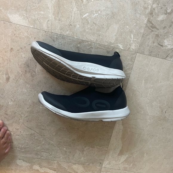 OOFOS Black and Gray Athletic Shoes - Picture 2 of 6